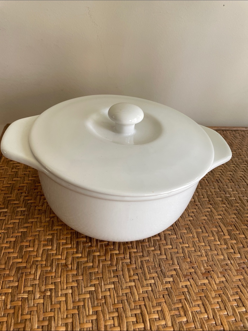 Chantal Lidded Casserole 1 3/4 Quart / 2 Liter White